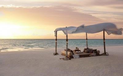 Dine by Design romantic set-up on the beach at sunset-Quick Preset_1332x1000