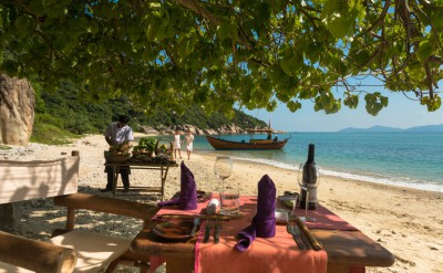 Private_Beach_Dining_[5572-LARGE]