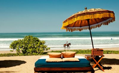 bali-day-bed-by-the-beach