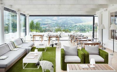 mont-rochelle-miko-restaurant-terrace-enclosed