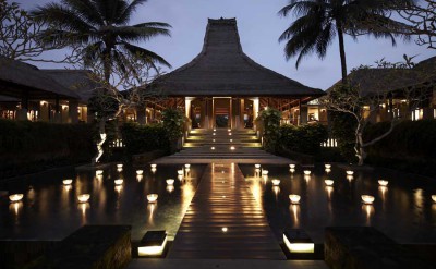 003 - lobby in the evening