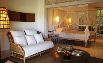 44045247-H1-Uma_Suite_-_Uma_Pool_Suite_bedroom