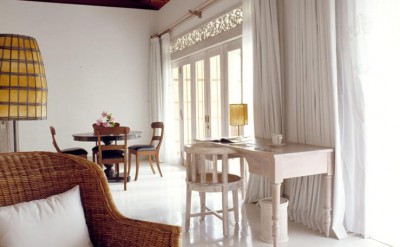 44045450-H1-Uma_Pool_Suite_-_Living_Dining_aspect