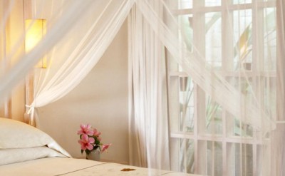 44045477-H1-Uma_Pool_Suite_Bed