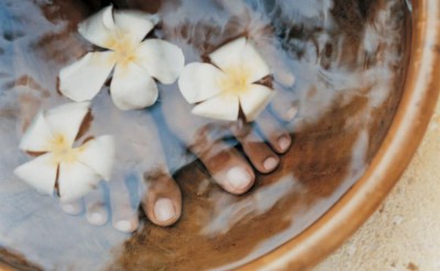 44165324-H1-feet___frangipani
