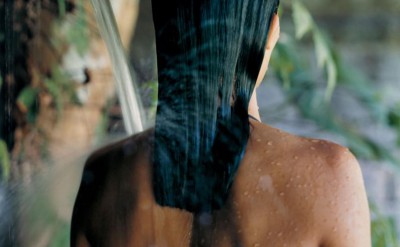 44165396-H1-shower_on_back