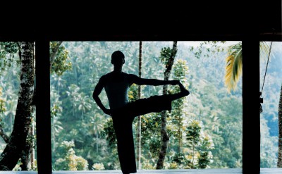44165853-H1-male_yoga_2