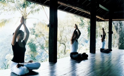 44165889-H1-sitting_yoga