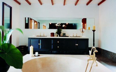 44184058-H1-Uma_Bona_COMO_Suite_bathroom