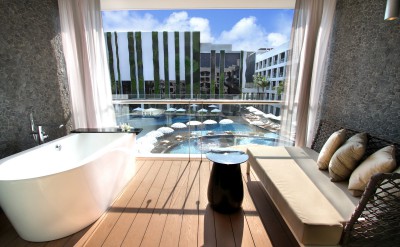 Deluxe Pool
