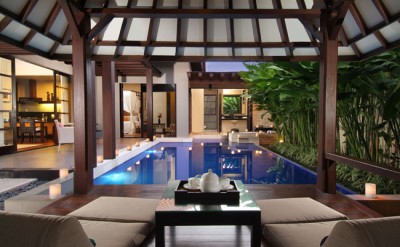 Deluxe_Pool_3_with_Toilet