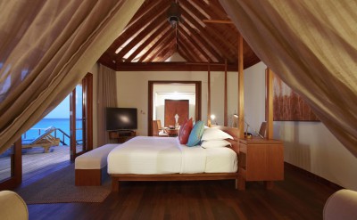43417056-H1-Sunrise___Sunset_Over_Water_Suite_bedroom