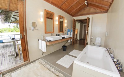 43418124-H1-Over_Water_Bungalow_bathroom