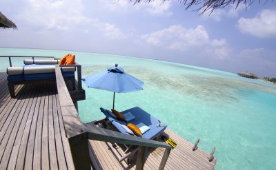 43418141-H1-Deluxe_Over_Water_Bungalow_deck