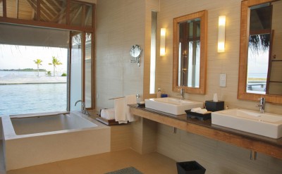 43418161-H1-Deluxe_Over_Water_Bungalow_bathroom