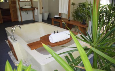 43684551-H1-Beach_Villa_Bathroom