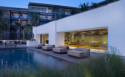 Alila Seminyak - Beach Bar Pool 01