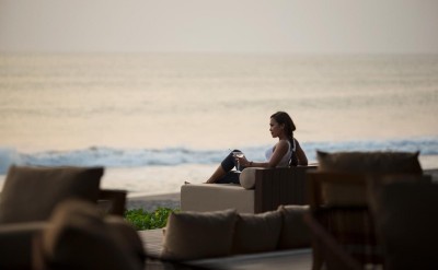 Alila Seminyak - Beach Bar Sunset 01