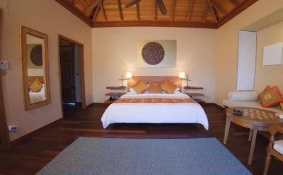 Deluxe-Over-Water-bedroom-AVM_714