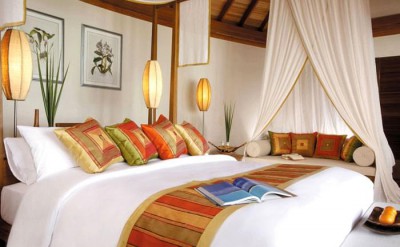 Deluxeover-Water-Suite-bed-AMD_684