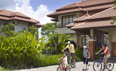 Family-Biking-at-Outrigger-Laguna