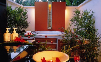 Hi_ANMVMI_27798258_ANMI_GuestRoom_DeluxeBeachFrontVilla_OutdoorJetPool