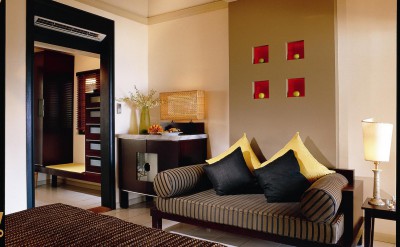 Hi_ANMVMI_27798266_ANMI_GuestRoom_DeluxeBeachFrontVilla_LivingAreaSideView