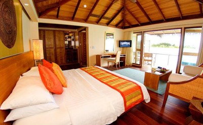 Over-Water-Bungalow-bedroom-AVM_711