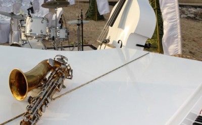 piano and clarinet on the beach wide