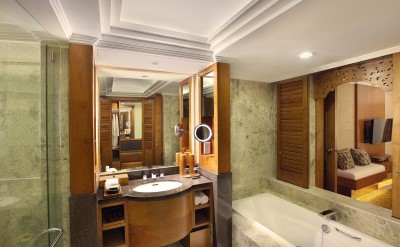 premier room bathroom IMG_5945