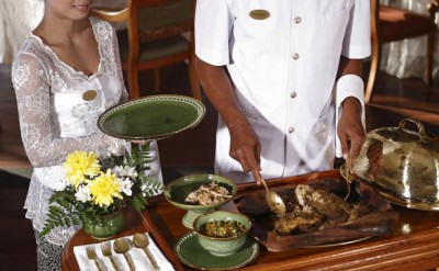 raja's bebek betutu with waiters