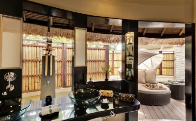 42728903-H1-BTMVMV_FH09_11__Deluxe_Beachfront_Villa_Bathroom