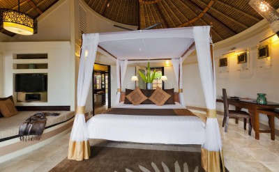 42955838-H1-BTMVMV_FH09_11__Deluxe_Beachfront_Villa_Interior_2