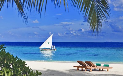 42966222-H1-11__Banyan_Tree_Vabbinfaru_Beach_Chairs_0220