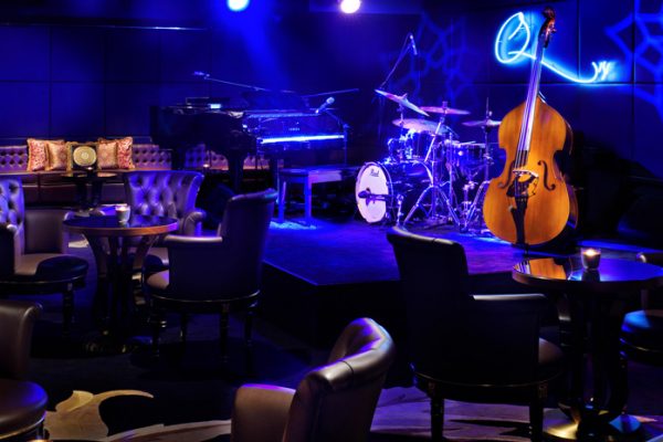 Q's_Bar_and_Lounge_Hero_Image